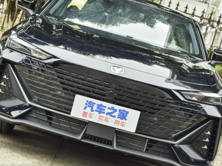 長安汽車 長安UNI-V 2022款 1.5T 尊貴型