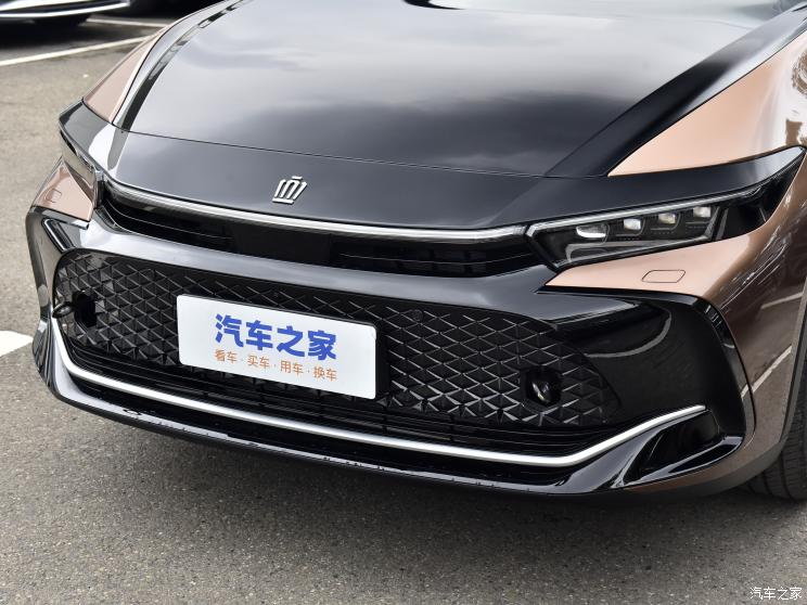 豐田(進口) 皇冠(進口) 2023款 2.4T SportCross HEV四驅至尊版