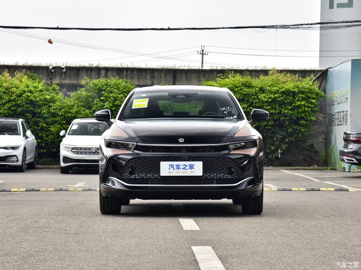 豐田(進(jìn)口) 皇冠(進(jìn)口) 2023款 2.4T SportCross HEV四驅(qū)至尊版