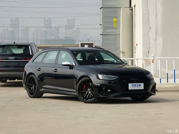 Audi Sport 奧迪RS 4 2023款 RS4 Avant 黑曜版