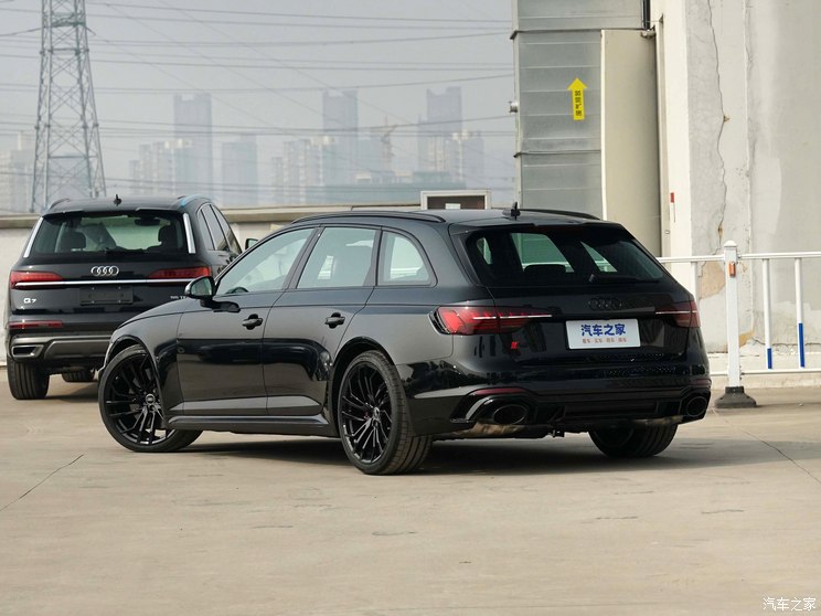 Audi Sport 奧迪RS 4 2023款 RS4 Avant 黑曜版