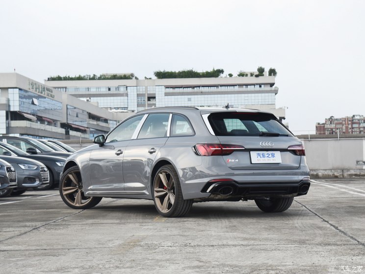 Audi Sport 奧迪RS 4 2023款  RS4 Avant 暗金版